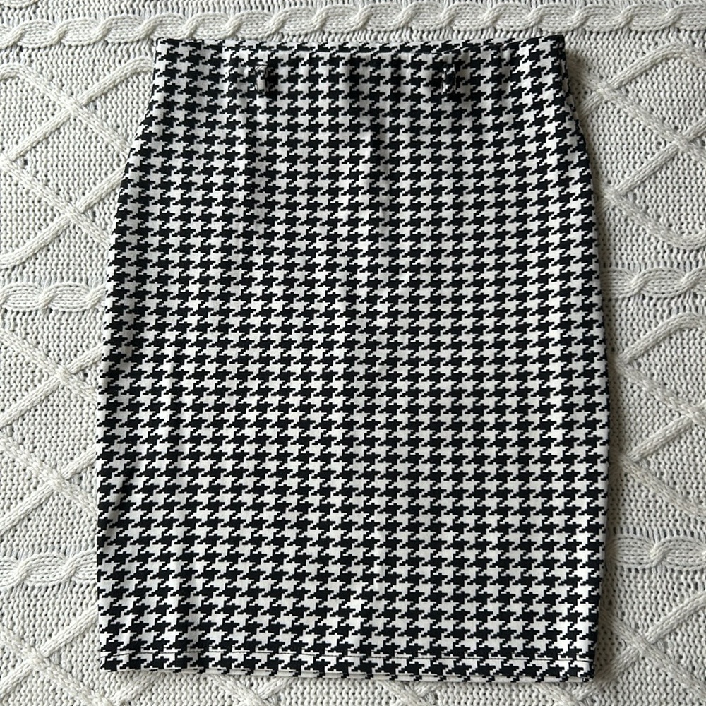 Houndstooth Print Skirt